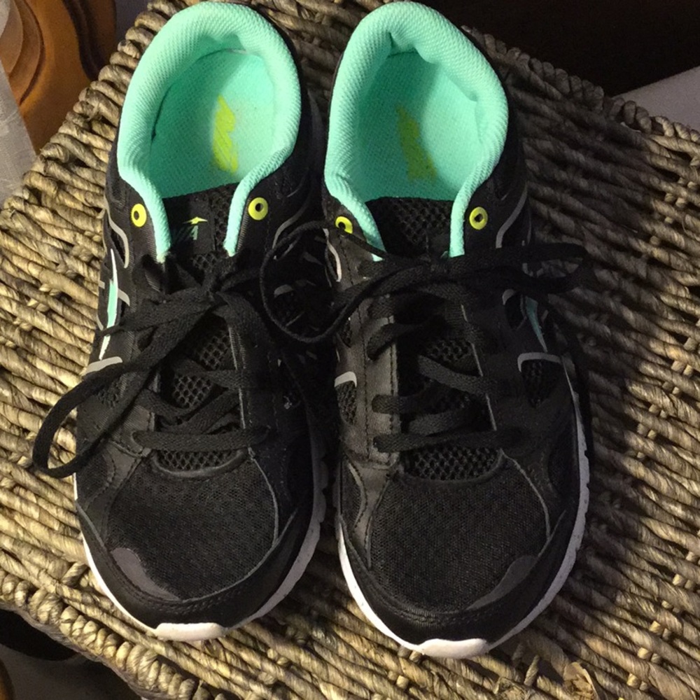 Avia 9.5 Like New Sneakers -Tennis Shoes